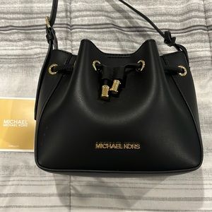 NWOT Phoebe faux leather small bucket bag